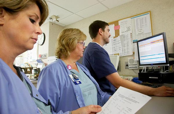 clinicians in the emergency room reviewing chart notes